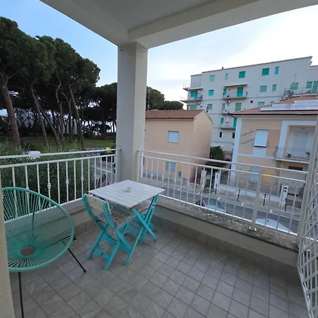 Con Terrazza Vicino Al Mare E Pineta 게스트하우스 3*