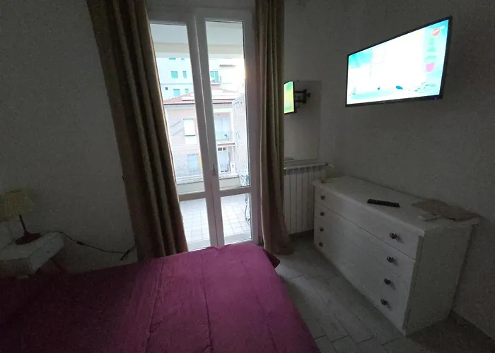 게스트하우스 Con Terrazza Vicino Al Mare E Pineta